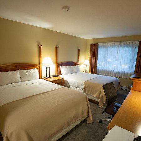 Northway Motor Inn Dease Lake Екстериор снимка