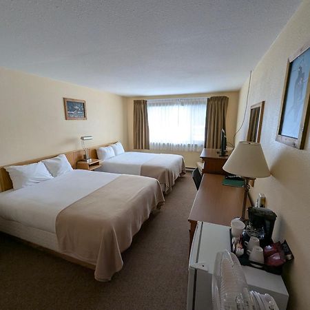Northway Motor Inn Dease Lake Екстериор снимка