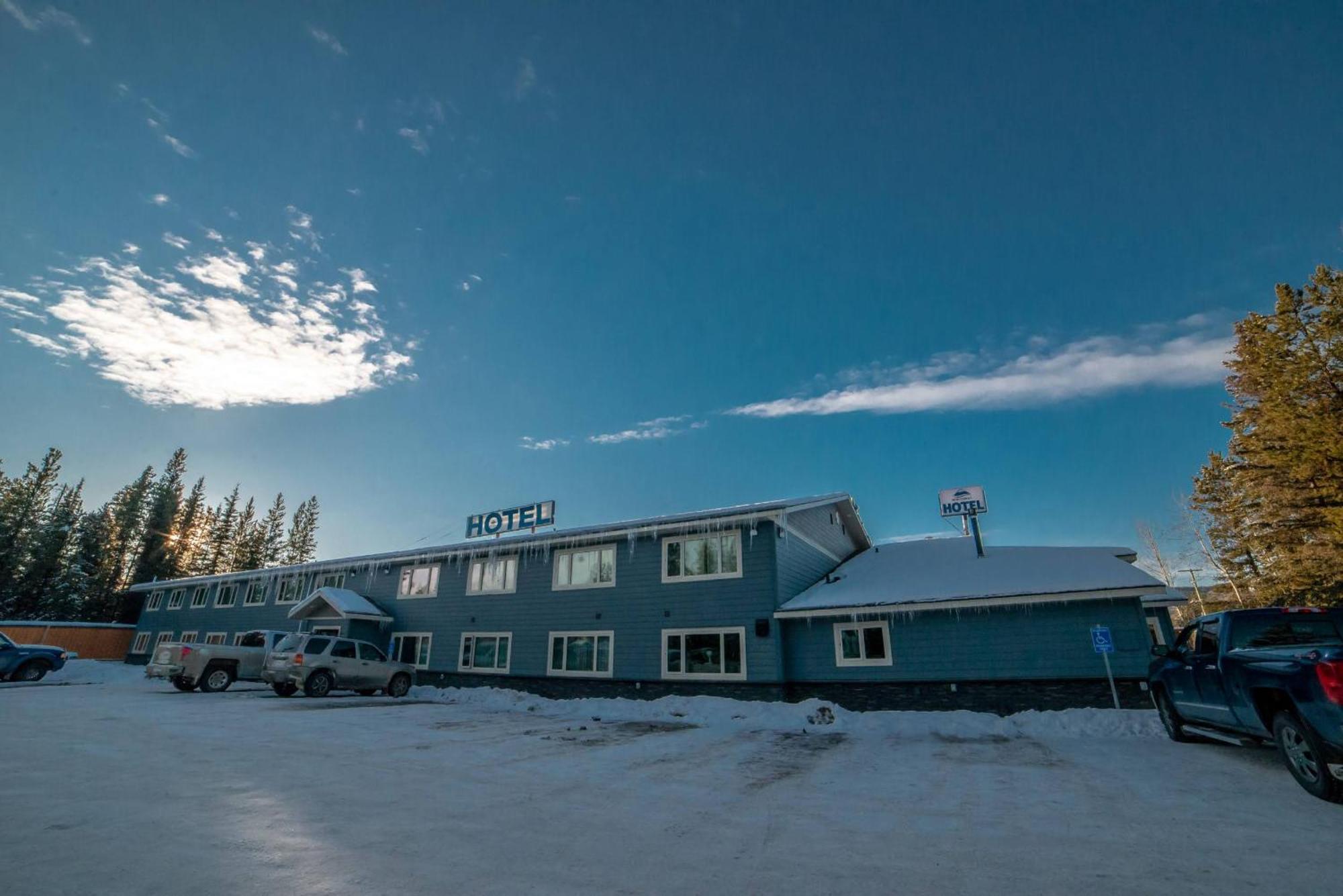 Northway Motor Inn Dease Lake Екстериор снимка