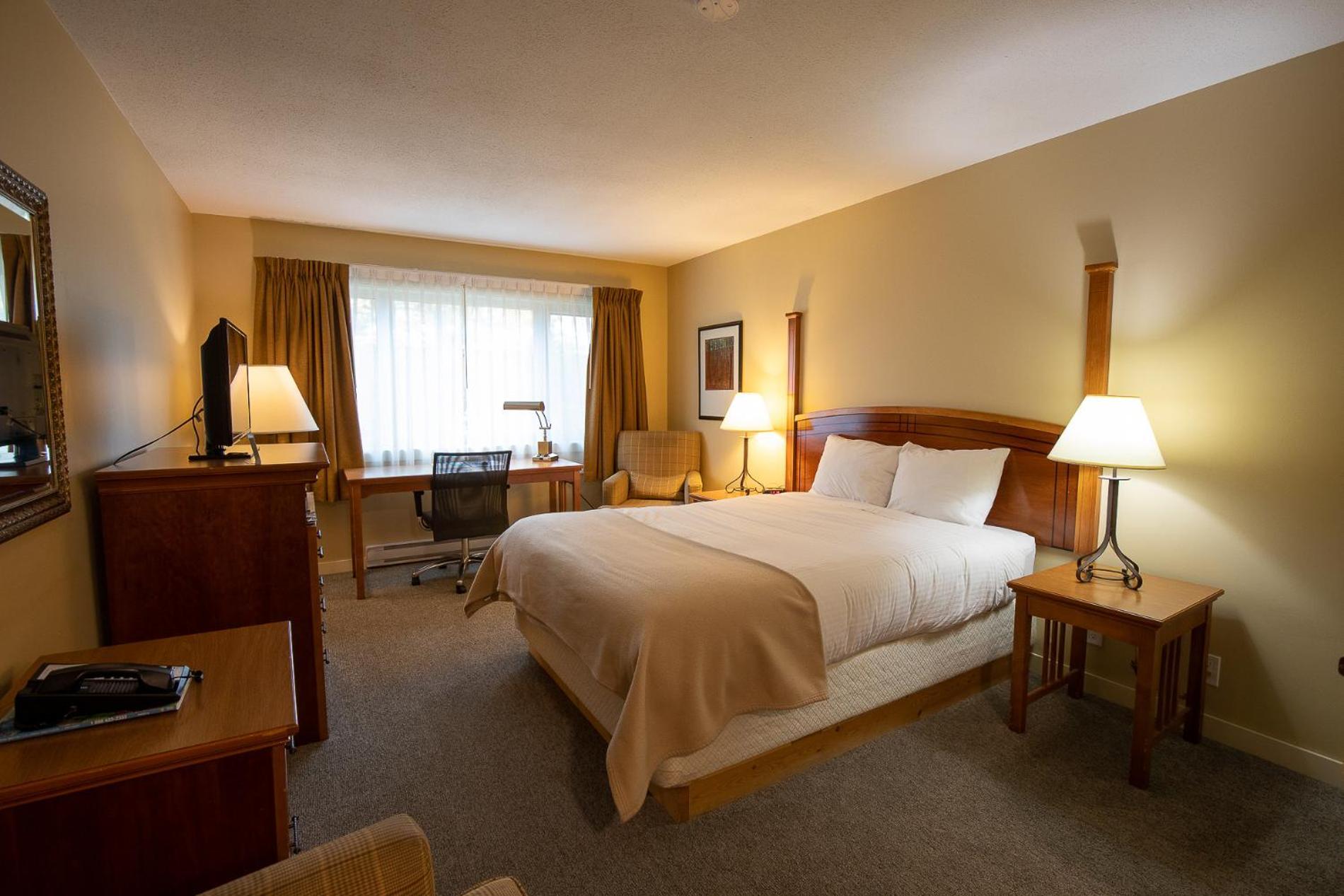 Northway Motor Inn Dease Lake Екстериор снимка