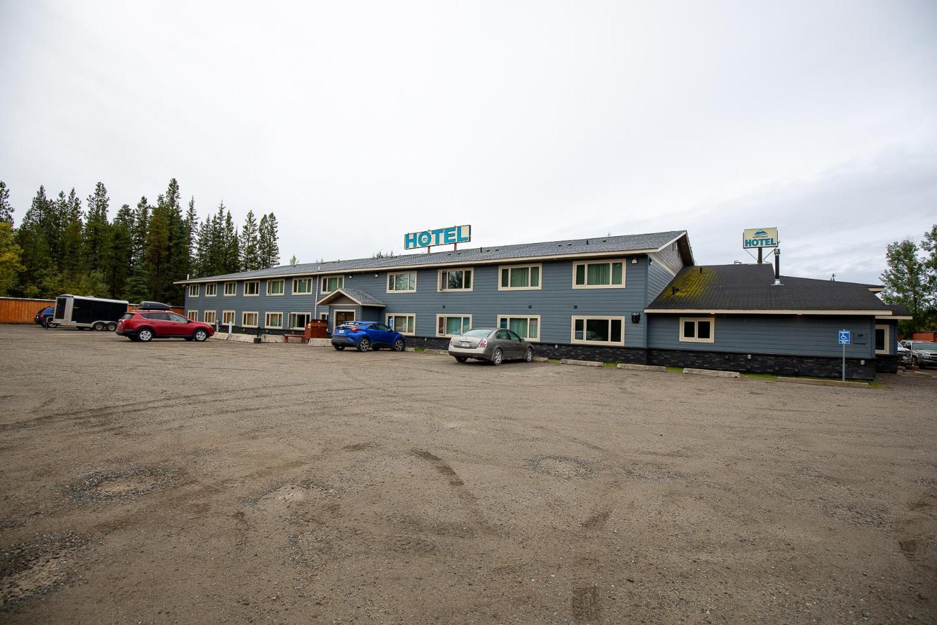Northway Motor Inn Dease Lake Екстериор снимка